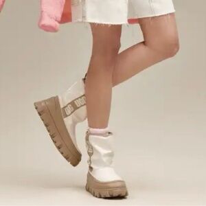 UGG Women's Cream and Tan Winter Boots